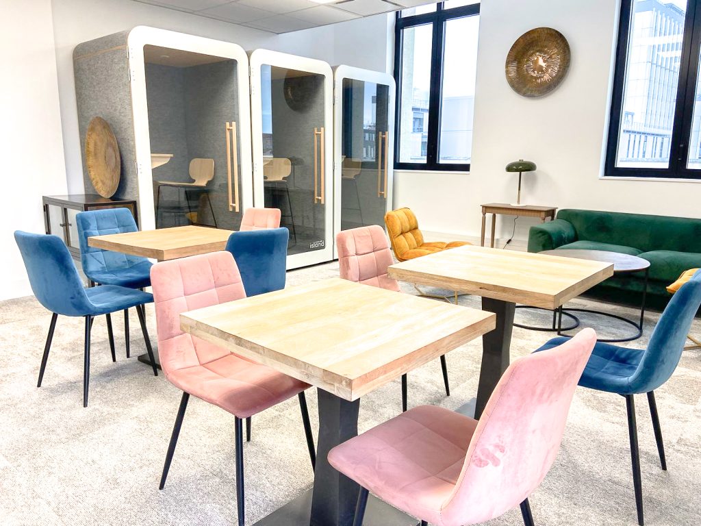 toulouse saint aubin coworking espace de travail espace déjeuner avec phonebox