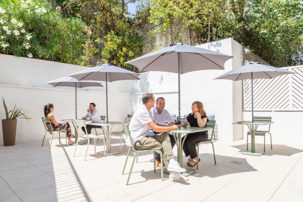 Marseille Prado terras zonnig tafel parasol